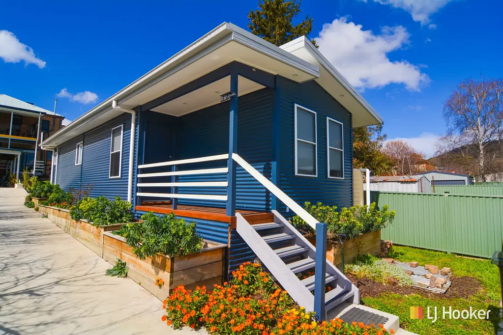 Fully Furnished & Low Maintenance