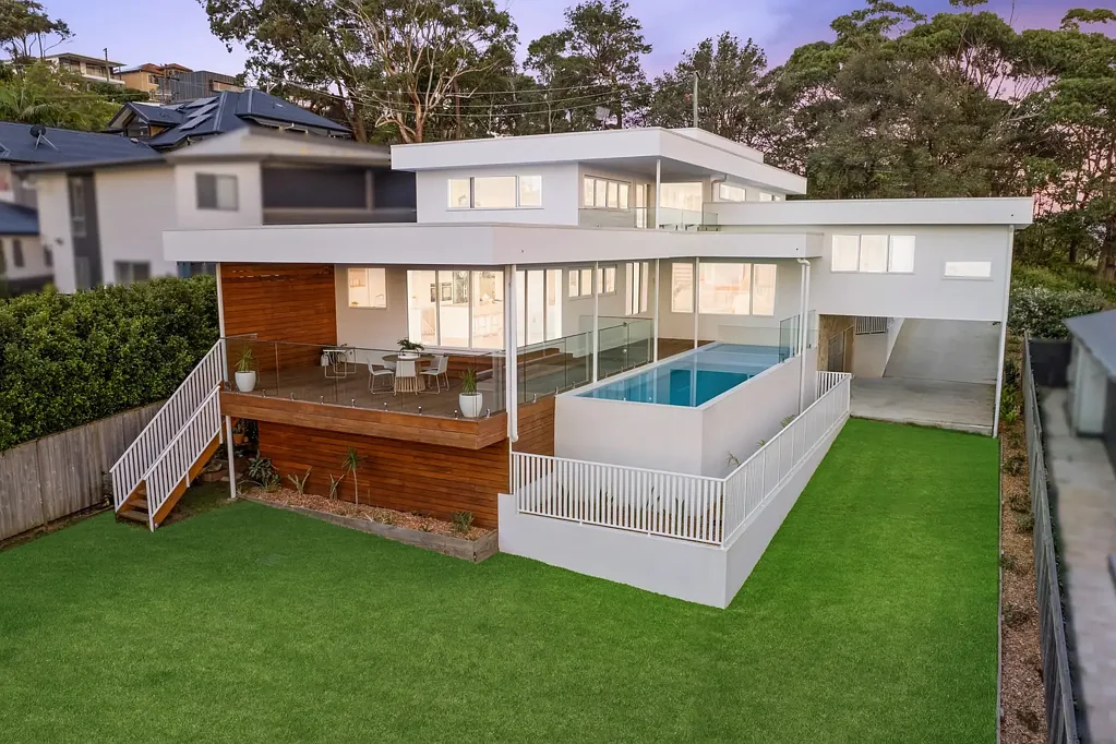 Wamberal 4ਬੈੱਡਰੂਮ Brand New Family Home with Pool, Spa 500m to Wamberal Beach
