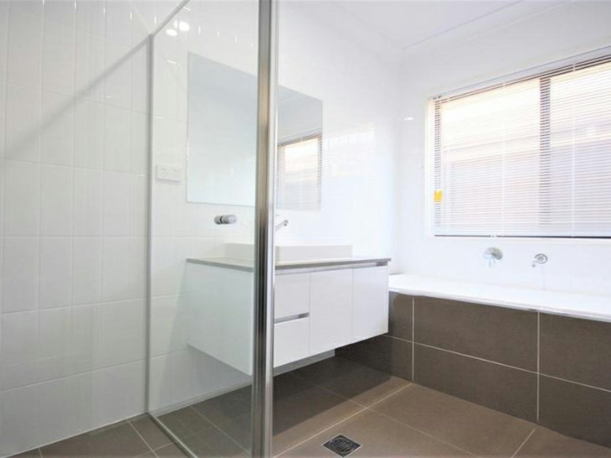 20 DUNCOMBE AV, GLEDSWOOD HILLS NSW 2557, 0 침실, 0 욕실, House