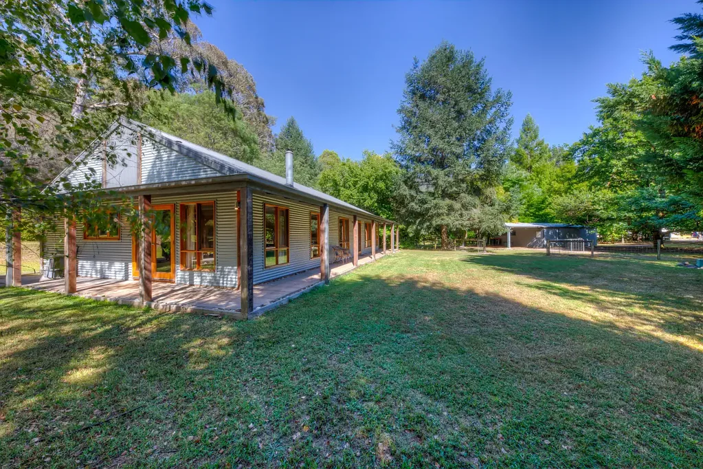 11 Pine Court, Freeburgh, VIC 3741