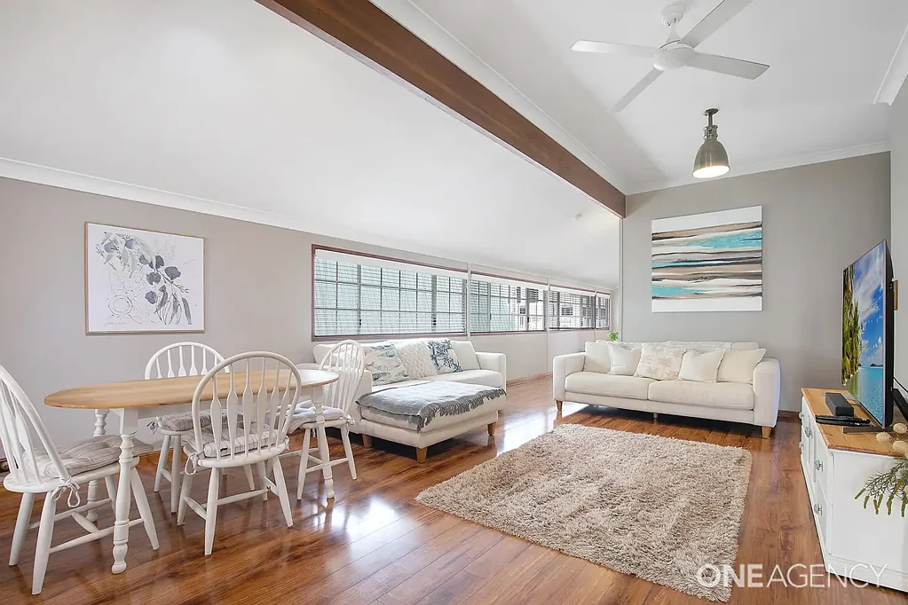 Fully Furnished Coastal Living – A Unique Home Moments from Scarborough Waterfront