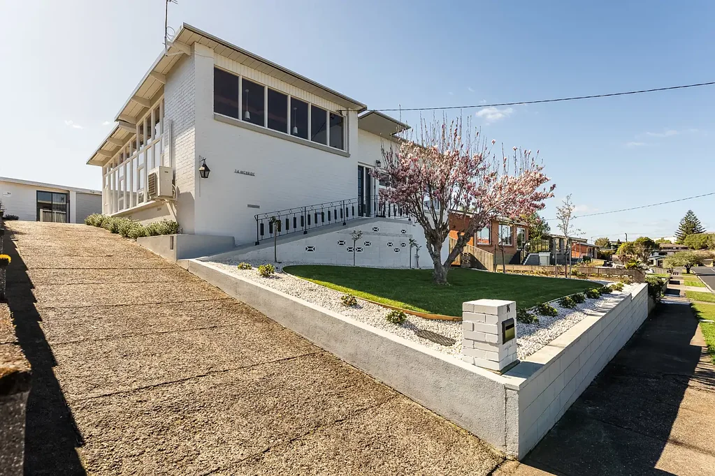 Devonport 3Zimmer CONTEMPORARY COMFORT WITH ART DECO CHARM