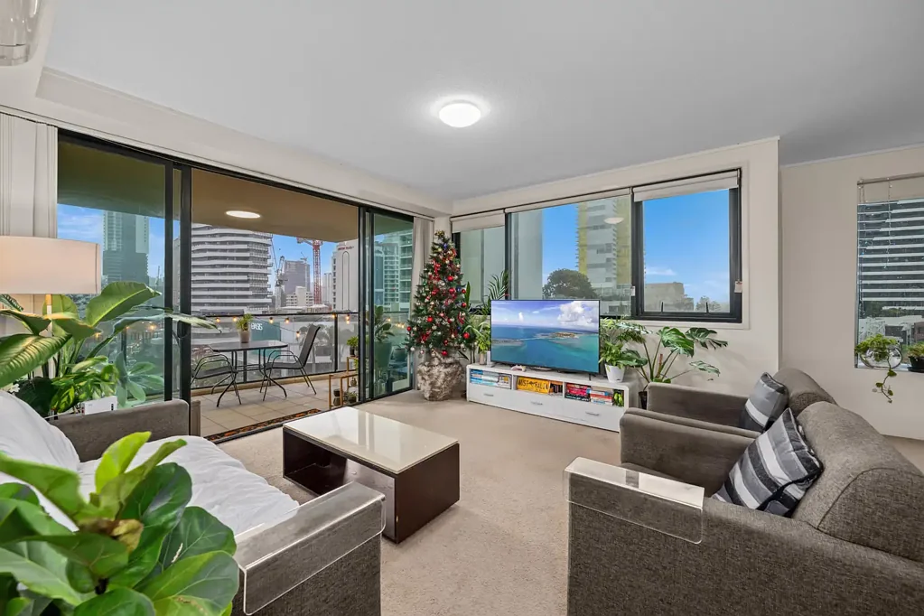 Broadbeach 3ਬੈੱਡਰੂਮ SPACIOUS 3 BEDROOM NORTH-EAST CORNER APARTMENT - MOTIVATED SELLERS
