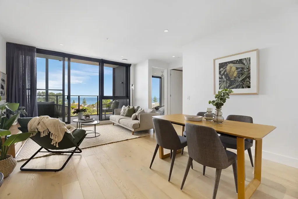 INDULGE IN THE ULTIMATE HAMPTON QUARTER LIFESTYLE