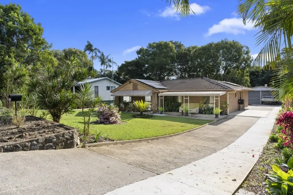 102 Bishop Road, Beachmere, QLD 4510