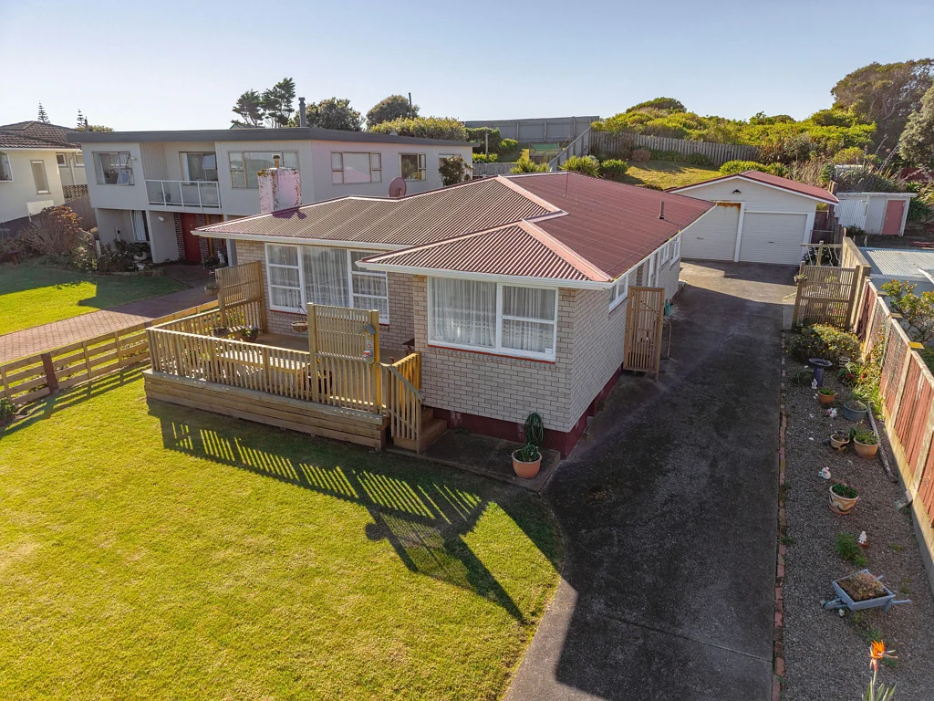 Castlecliff 3 Slaapkamer Coastal opportunity – priced to sell!