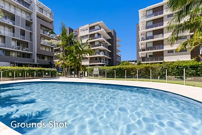 Arncliffe 2 Bedroom Modern & Spacious 2 Bed Apartment in Resort Complex!