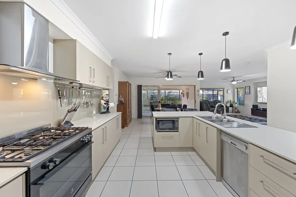 Beerwah 5 Bedroom Over 300m2+ Family Sized Home with All the Extras!