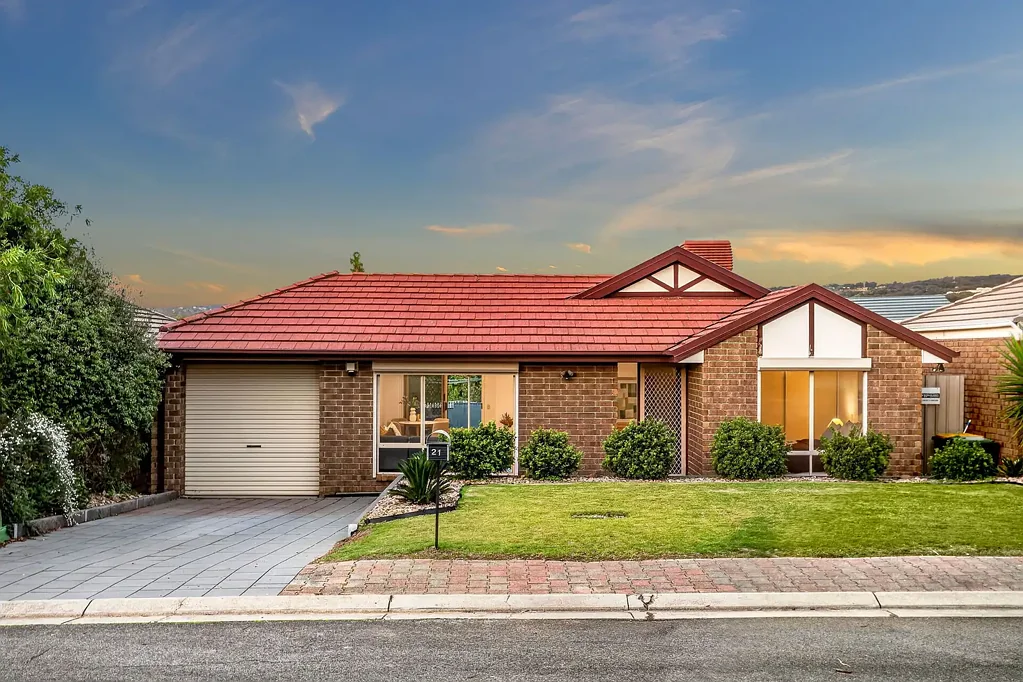 Woodcroft 3房  Beautiful Family Home with Scenic Hills Outlook