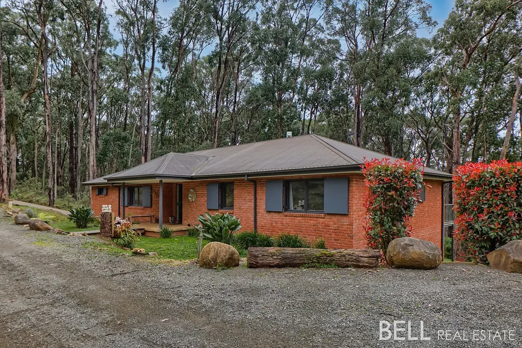 Monbulk 6कमरा Private 10 Acre Property Offering Dual Living & Lifestyle Income.
