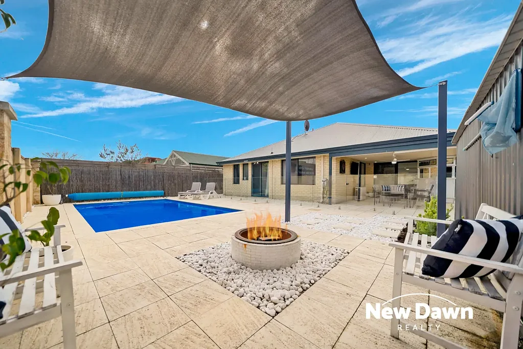 Ellenbrook 4 Bedroom Big Beautiful Family Entertainer in Prime Location!!