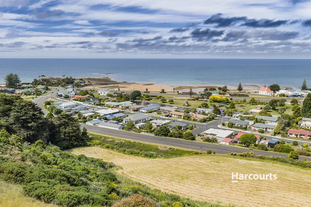 Penguin STUNNING RURAL LIVING BLOCK