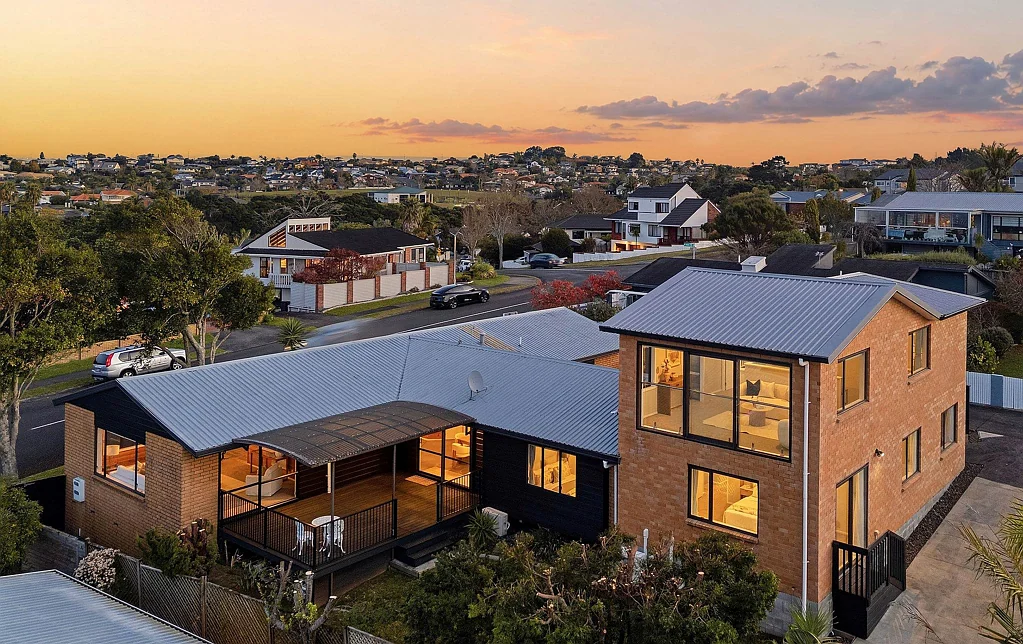 West Harbour 6Moenga Space and views at the top of your List