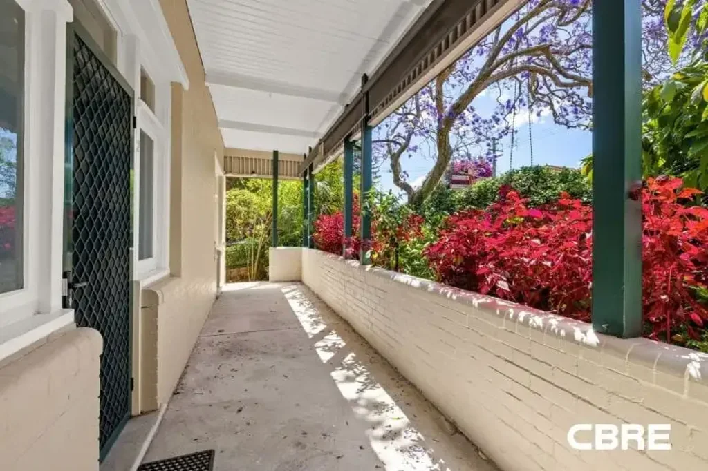 NEWLY REFURBISHED, SPACIOUS 2 BDR APARTMENT IN PRIME WAVERTON LOCATION