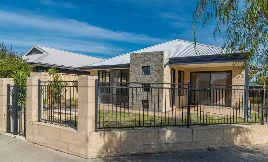 Dalyellup 4房  Well Designed Home Overlooking Starlite Park