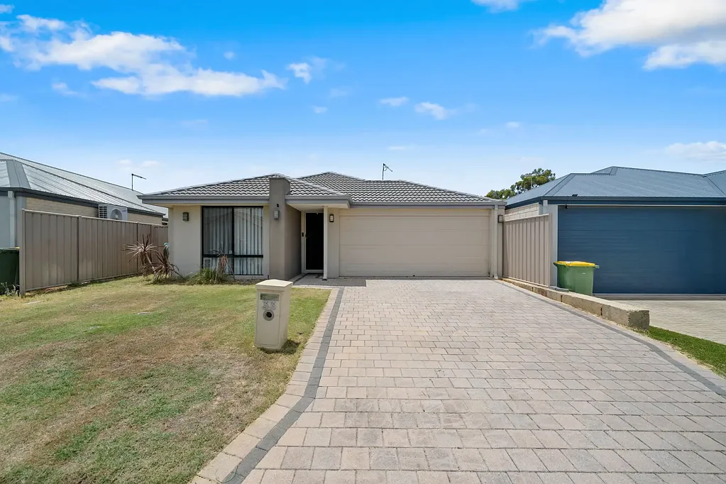 33 Rochdale Circle, Meadow Springs, WA 6210