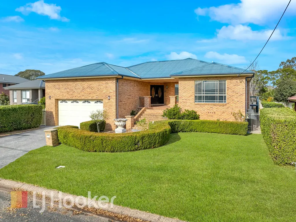 Singleton 5 Bedroom Impressively Renovated Family Home in a Peaceful Cul-de-Sac