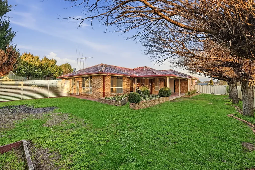 Orange 4房  Spacious Family Living, Large Backyard