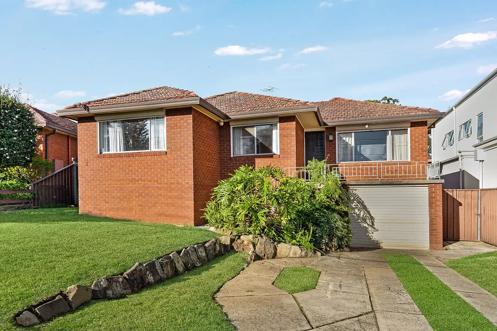 15 Surrey Avenue, Georges Hall, NSW 2198