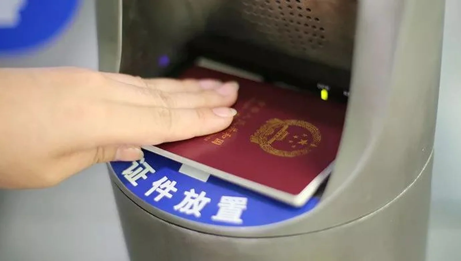 8月1日起！入籍新加坡后回国，更容易拿中国绿卡了！可全家申请！