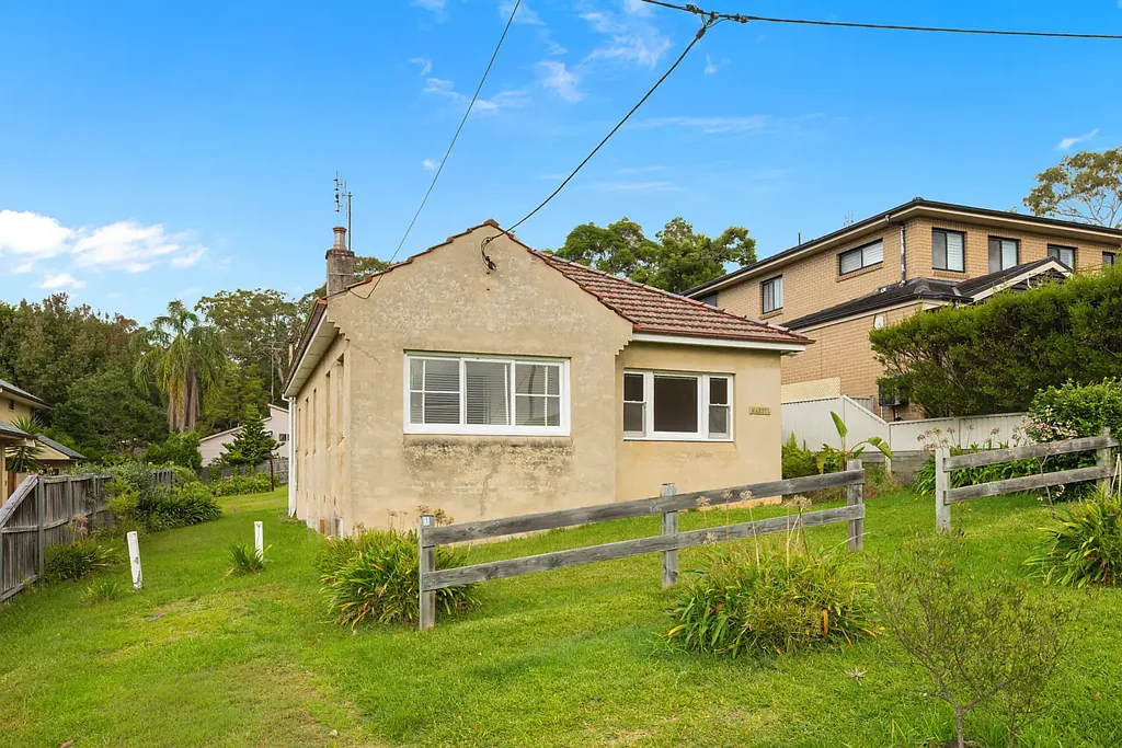 Manly Vale 2房 752平米平地地块 全砖结构高顶 宽敞客厅 北向阳光房 无大型树木 后院草坪 A home to dream about