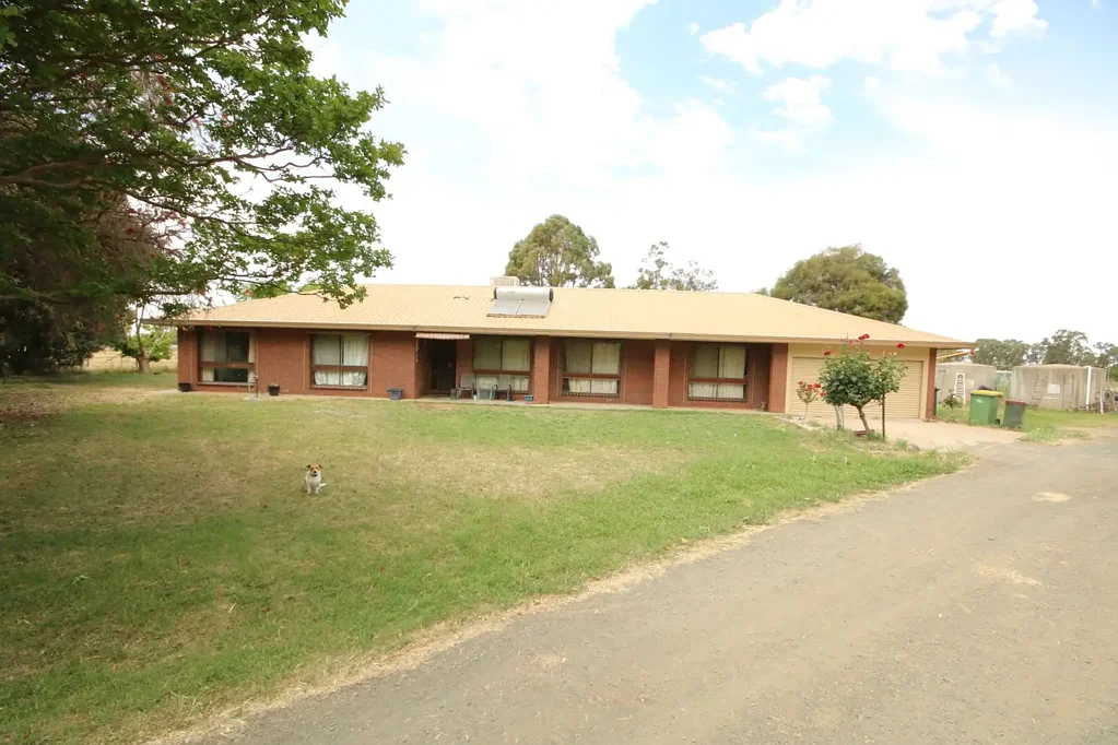 18 Mew Lane, Bamawm, VIC 3561