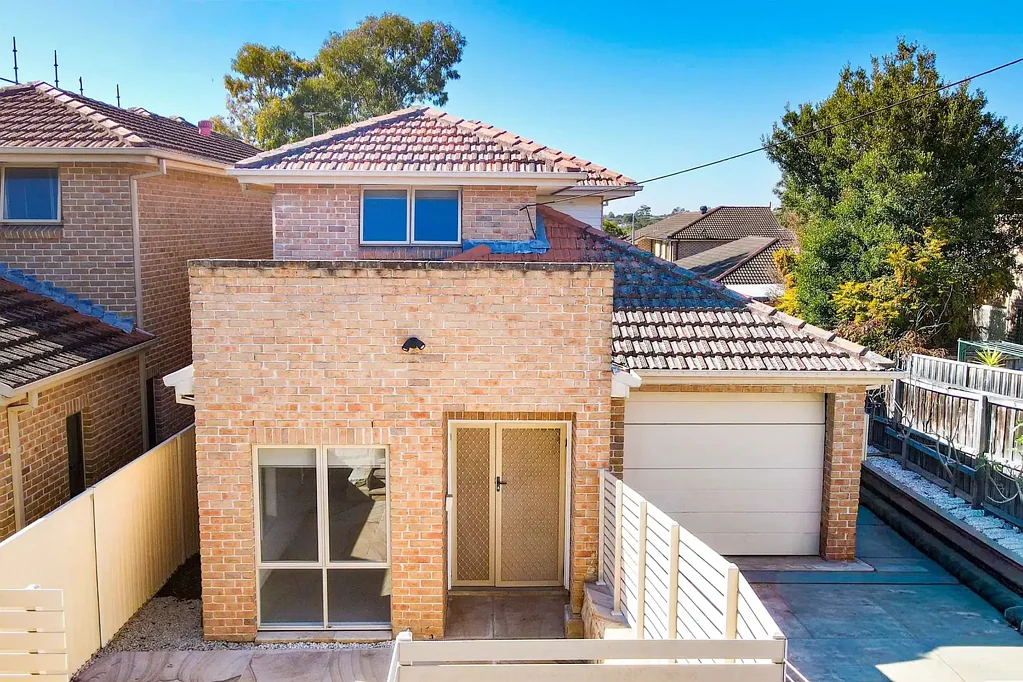 South Wentworthville 3房 令人惊叹的独立家庭住宅，享有 Parramatta 景观 Stunning Freestanding Family Home with Parramatta Views