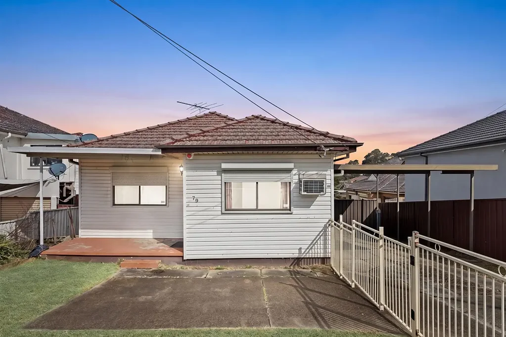 Yagoona 5 Bedroom Spacious Family Living with Versatile Granny Flat
