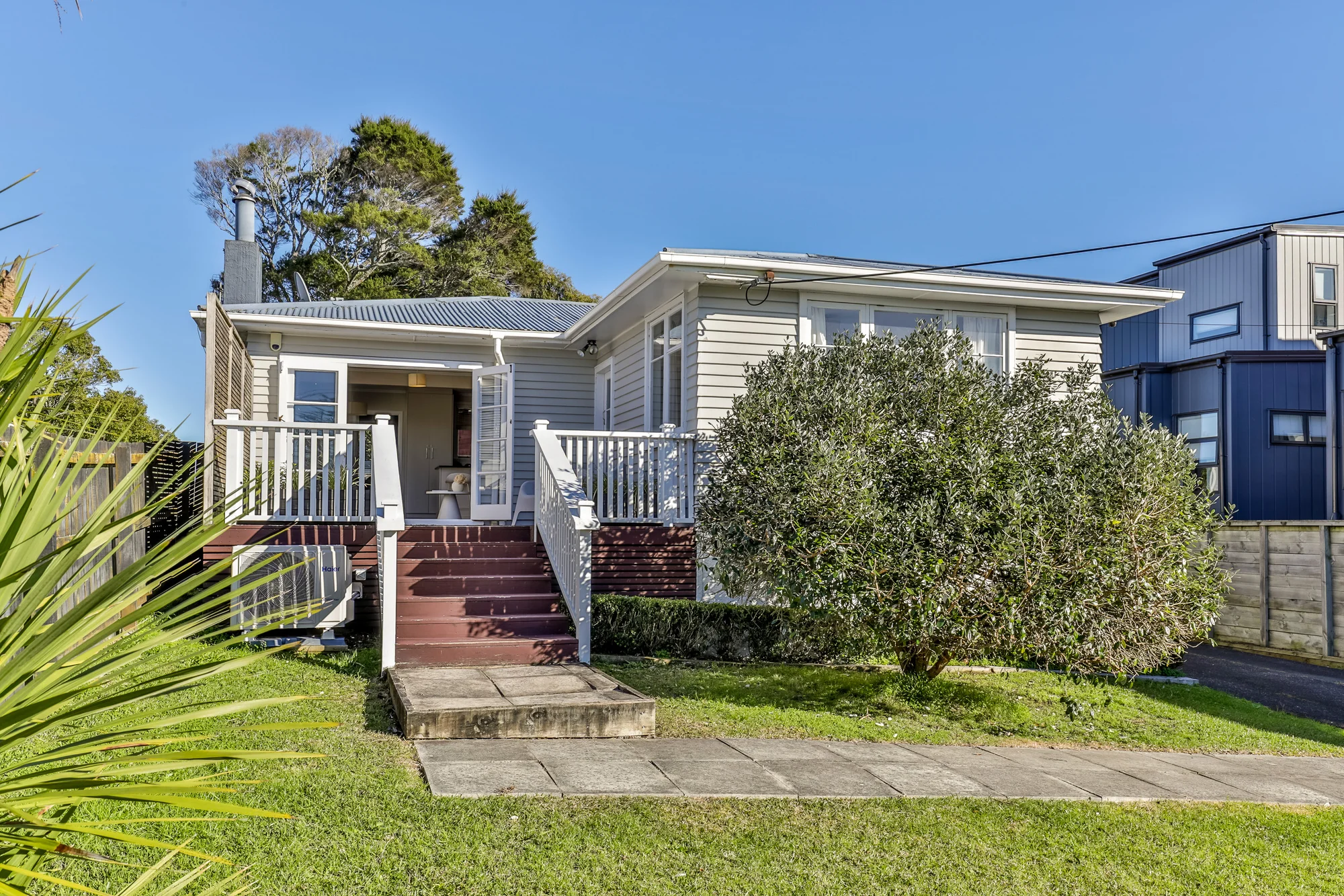 New Lynn 3Phòng ngủ Freehold Bungalow Starter