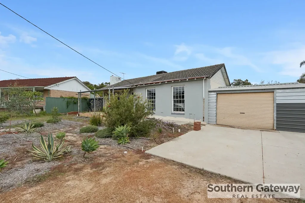 Armadale 3房  ZONED R25/60 - 3 X 1 CHARACTER HOME ON 786SQM