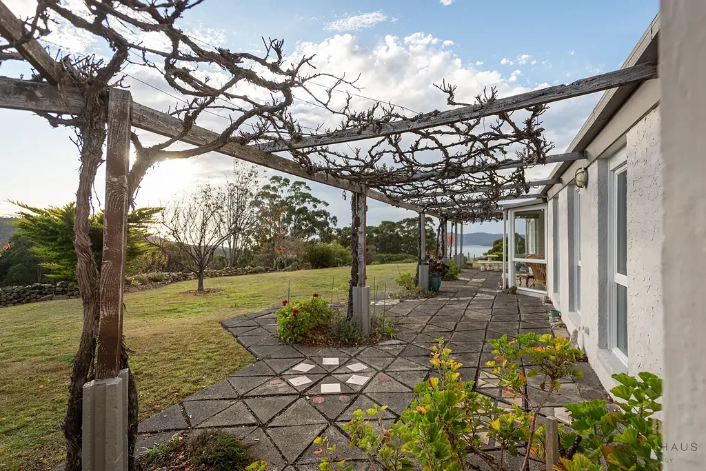 Woodbridge 4房  A Tranquil Retreat with Captivating Water Views