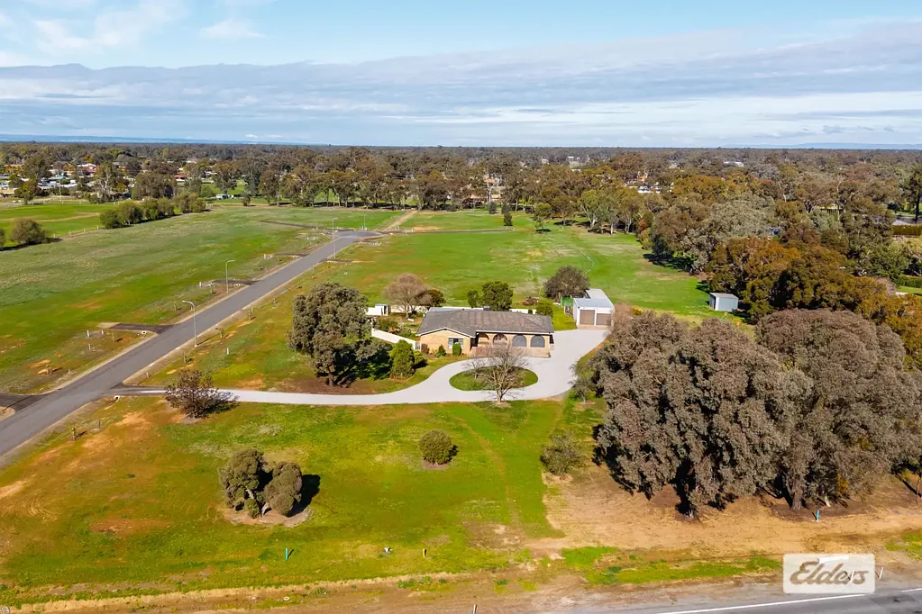 Corowa 4 Slaapkamer Country Charm Meets Modern Living – Minutes from Corowa