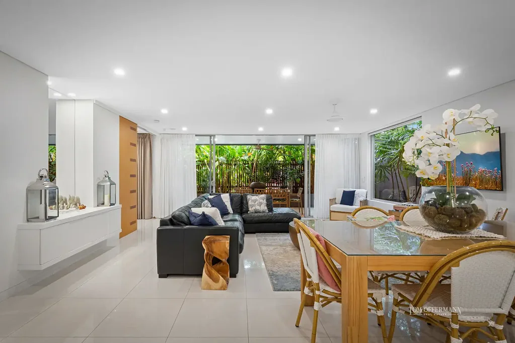 Noosa Heads 3 Bedroom Truly Spacious and Very Beautiful - 6 Minute Walk to the Beach