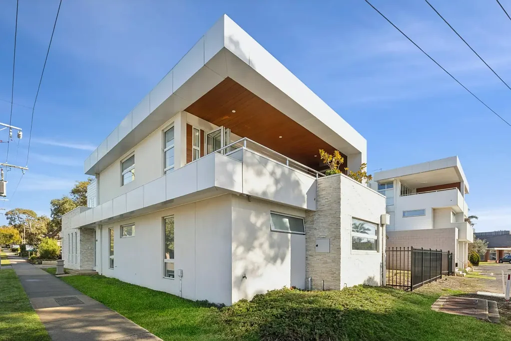 Anglesea 4 Bedroom LUXURY LIVING, STEPS FROM THE RIVER