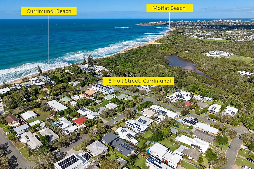Currimundi 6Kwarto Rare Beachside Dual Living Opportunity