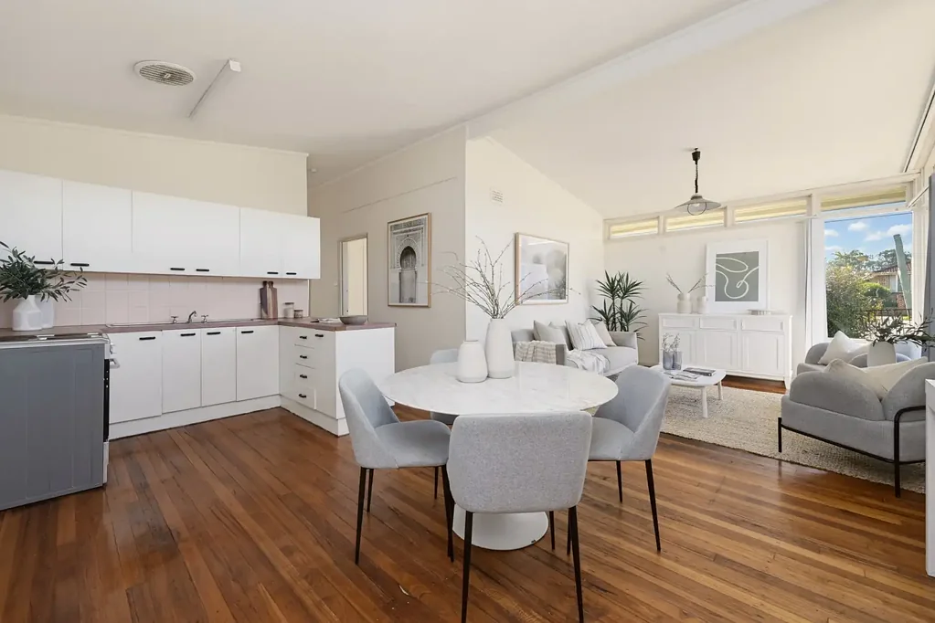 Ingleburn 5 Slaapkamer Dual Income Opportunity with Separate Street Frontages