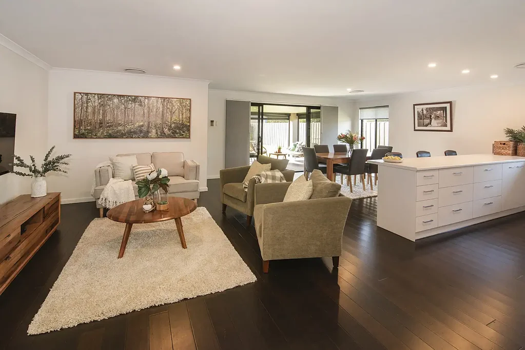 Cowaramup 4 Bedroom Down South Living, Mastered