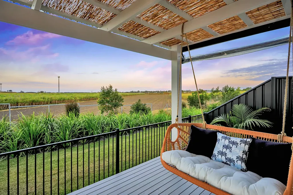 Avoca 3 Slaapkamer PRIVATE, IMMACULATE HOME WITH TRANQUIL VIEWS IN LUXURY OVER 50'S RESORT