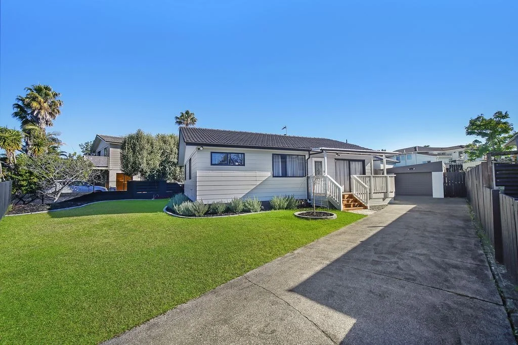 Spacious family home with great school zones!