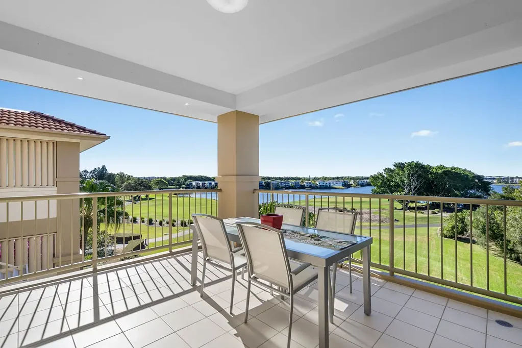 Hope Island 2房  Unrivalled Top Floor Golf Front Living in the Heart of Hope Island Resort