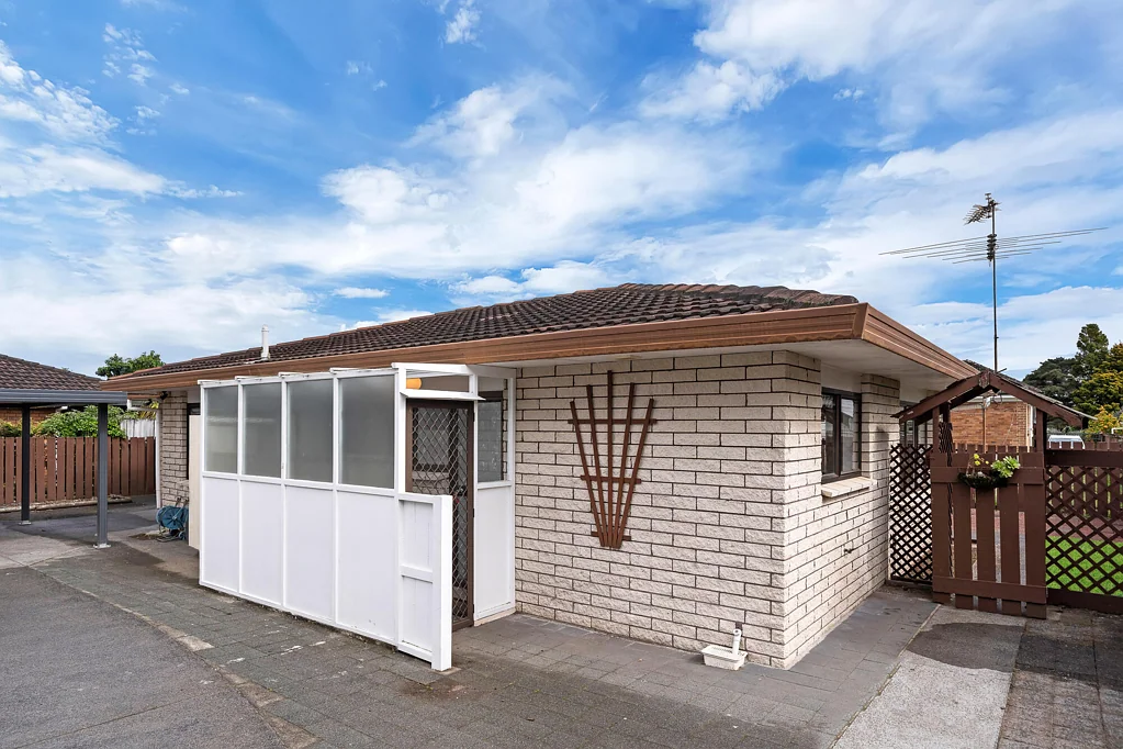 Papakura 2બેડરૂમ Brick, Private & Ready to Go!