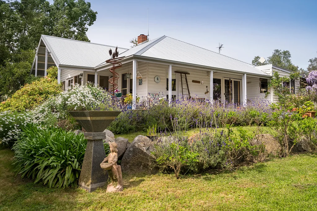 Violet Town Spectacular Property at the foothills of the Strathbogies