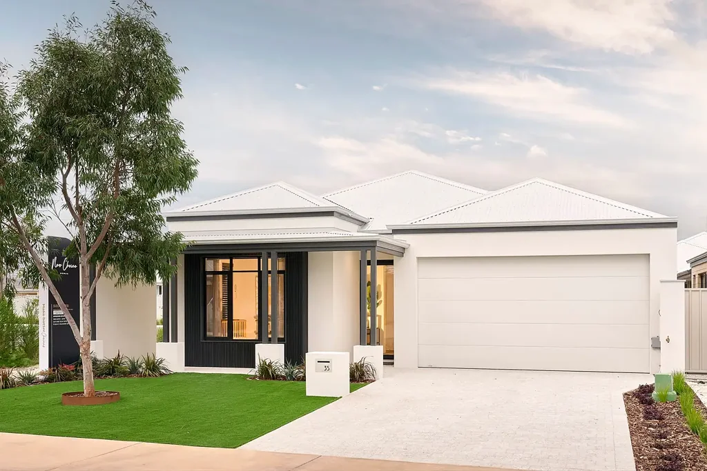 Stunning Former Display Home 4 x 2 x 2