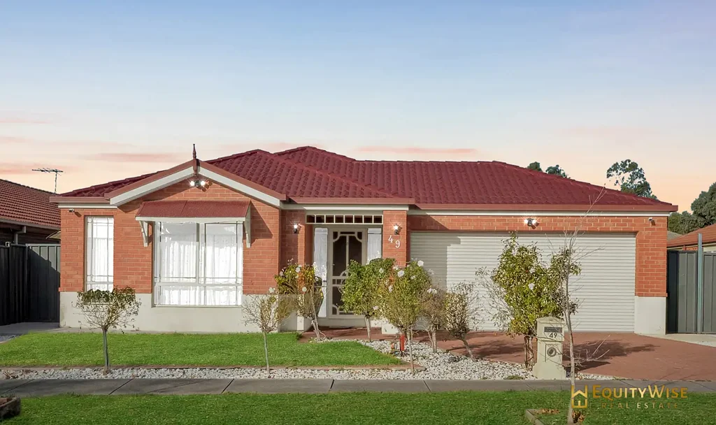 Manor Lakes 4 Bedroom Convenient Location, Spacious Living!