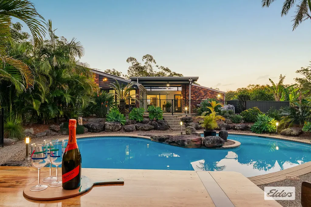 Daisy Hill 5कमरा ARCHITECTURAL LIVING WITH A RESORT-STYLE EDGE