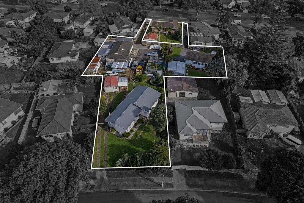 Manurewa 10 Bedroom 2,496m2, with triple access