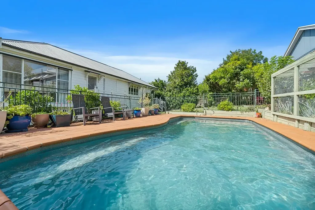 102 Pine St, Wynnum, QLD 4178