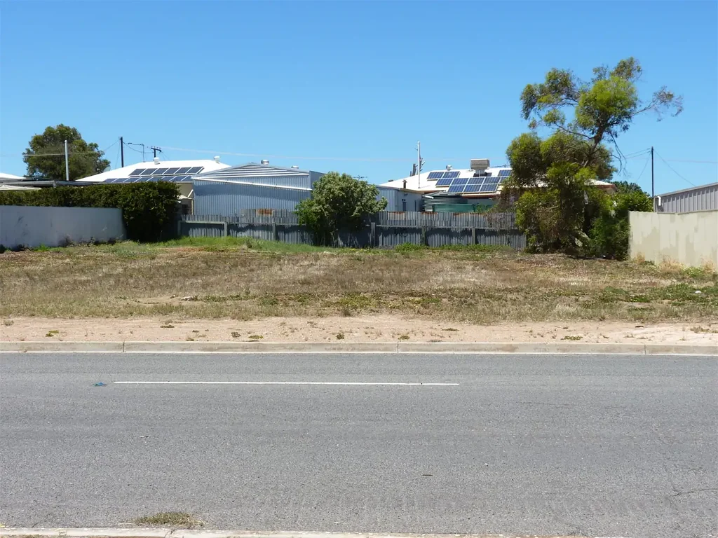 Ceduna Large level rectangular block with some views of ocean