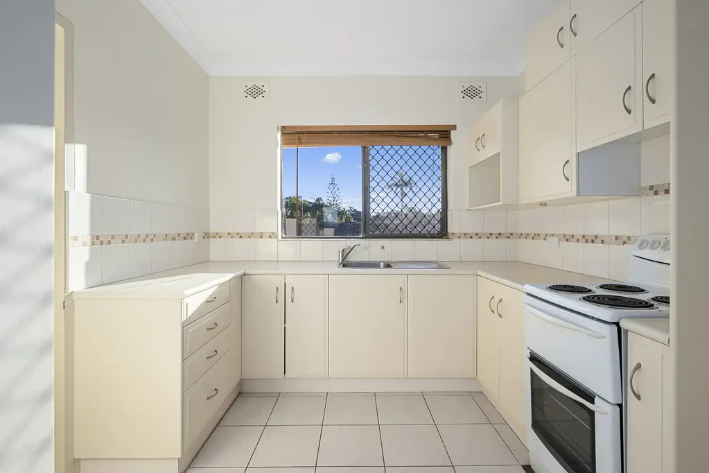 Neat & Tidy Two Bedroom Beachside Unit!