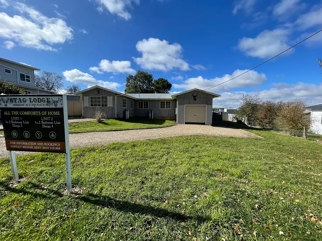 Adaminaby 5침실 Seasonal Retreat or a Year-Round Sanctuary.